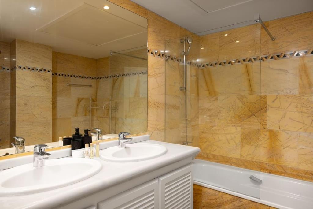 2 Bed In Magna With Sea Views Marbellac